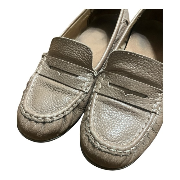 Brown pebbled leather women’s Vionic loafers in 10 Retired Style - Picture 5 of 6